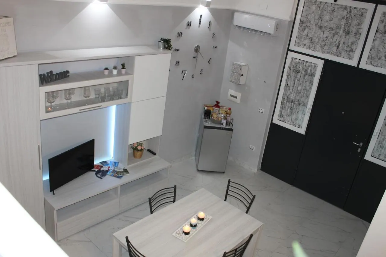 Апартаменты House Relax Bella Napoli 0*, Неаполь Италия
